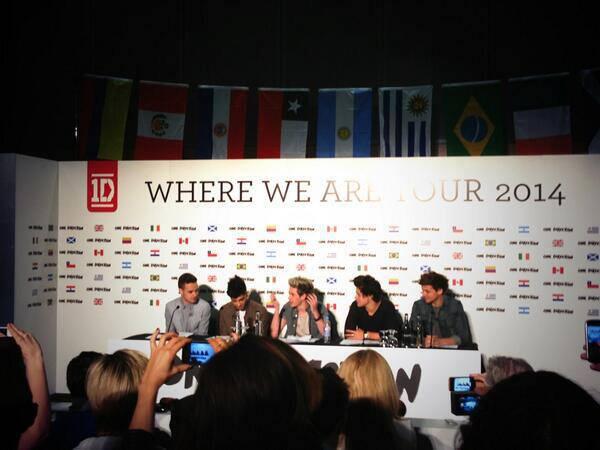 ms_stephany's tweet image. #1BIGANNOUNCEMENTPLEASE #onedirectionenperu y si salen en junio, empezare a vender mis polladas!