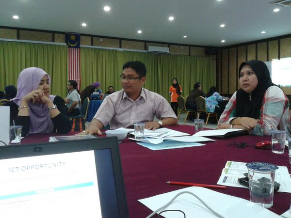 bpmkpwkm's tweet photo. perbincangan hangat kump 5 bengkel isp siri 2 kpwkm.. @fauzi_elham http://t.co/94Rrn6iwV4