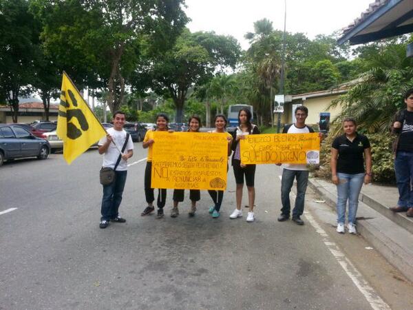 FCEUSB's tweet image. Uesebista, acércate a la Plaza Brión.