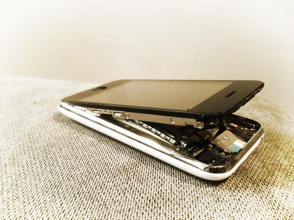mikestern's tweet photo. What's it called when an iPhone tears itself open because the battery puffed up?! #apple http://t.co/buHMFbW7w4