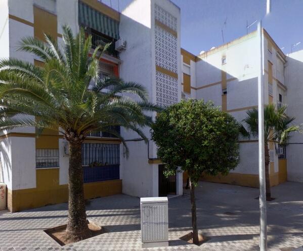 TECNORETEDH's tweet photo. PISO DE 65 M2, 2 HABITACIONES, BAÑO, SALÓN COMEDOR, Y COCINA. ¡POR SOLO 65.000€+gastos! http://t.co/FByxYTVcvs