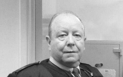 thoseninehours's tweet photo. This man looks after first year students. But how can he keep you safe? http://t.co/cpdlNVnub1 #sheffield #jpp13 http://t.co/U9Q90xtyd3