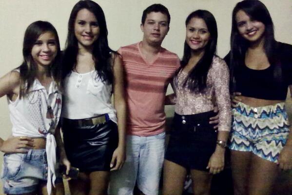 DayaneDantas1's tweet photo. @Laviniasmaia , @MarcosEmerson1 , @AndriellyVieir   :)) http://t.co/ts8nQEooGG