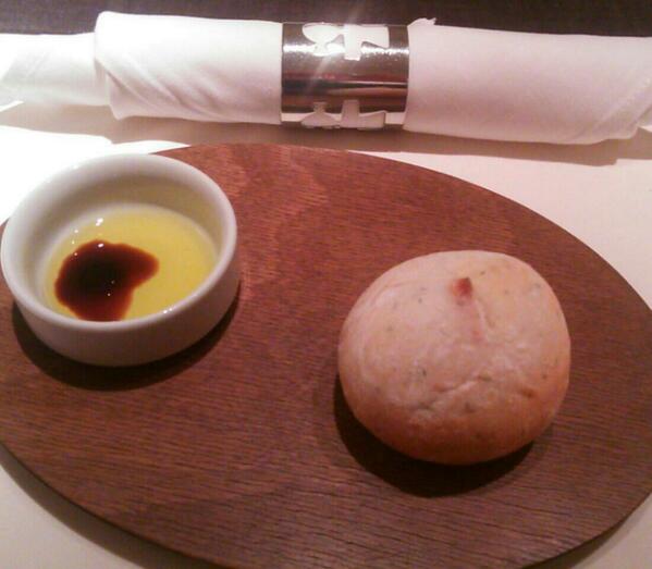 og_lab's tweet photo. 淡路島の玉ねぎで作ったパンは絶品！東京広尾のスークさん作、、 http://t.co/wV15esLs0j