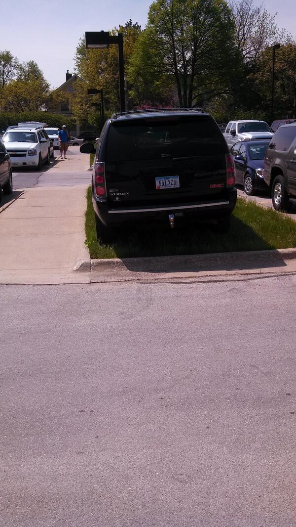Turk2Aaron's tweet image. I don&apos;t think that is parking spot. #busycampus #trackevent