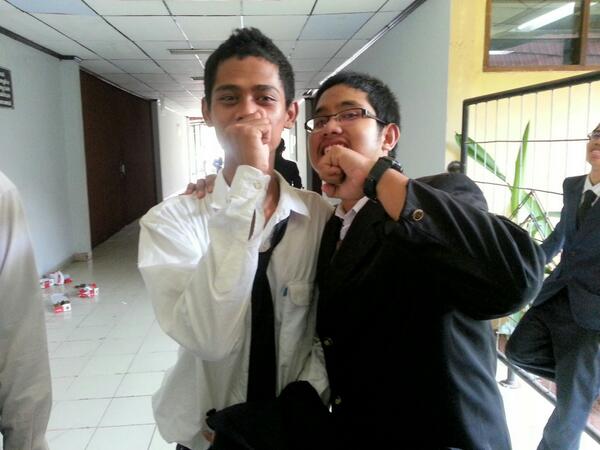 Hadirandi's tweet photo. Perpisahan sekolah with endi http://t.co/Hl3h5NxFys