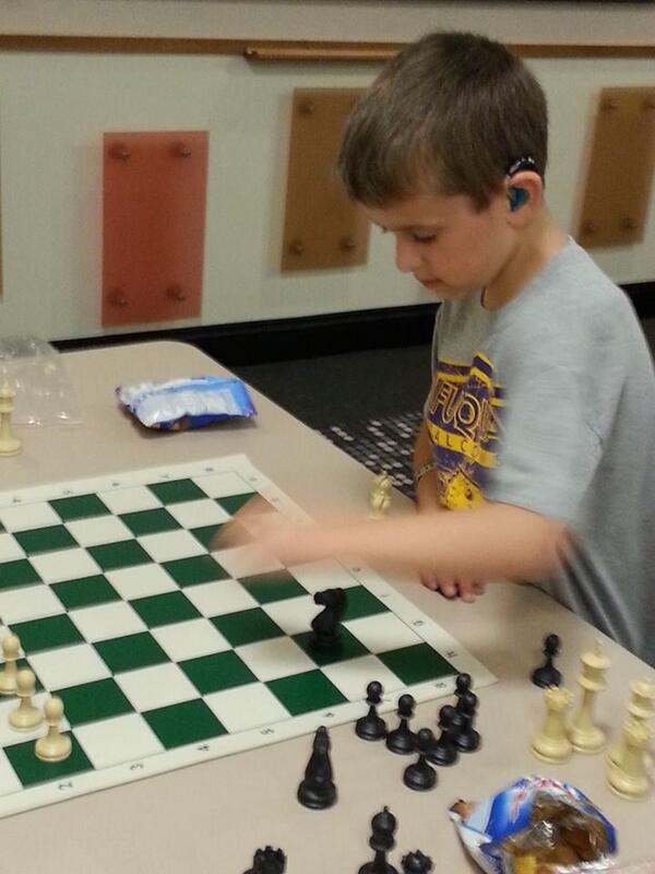 _DOMINO's tweet image. Watch those knights, Simon! They are tricky!! &amp;lt;3 #LearningChess #BoyWhoTugsOnHeartStrings