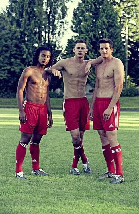 tbhgtfoplz's tweet photo. Gosh I love soccer. Especially when Channing Tatum plays ☺⚽ http://t.co/DSBrGibdoX