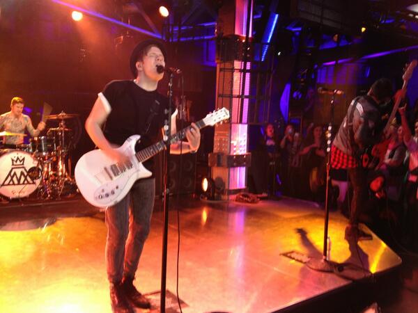 Much's tweet photo. AMAZING pic.... RT @alissandrea #FOBatMUCH @MuchMusic @falloutboy http://t.co/iPUHKjZGWm