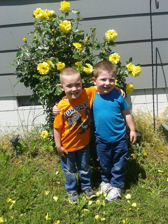 KBrattin's tweet photo. Love these boys http://t.co/AQ3f9JuP18