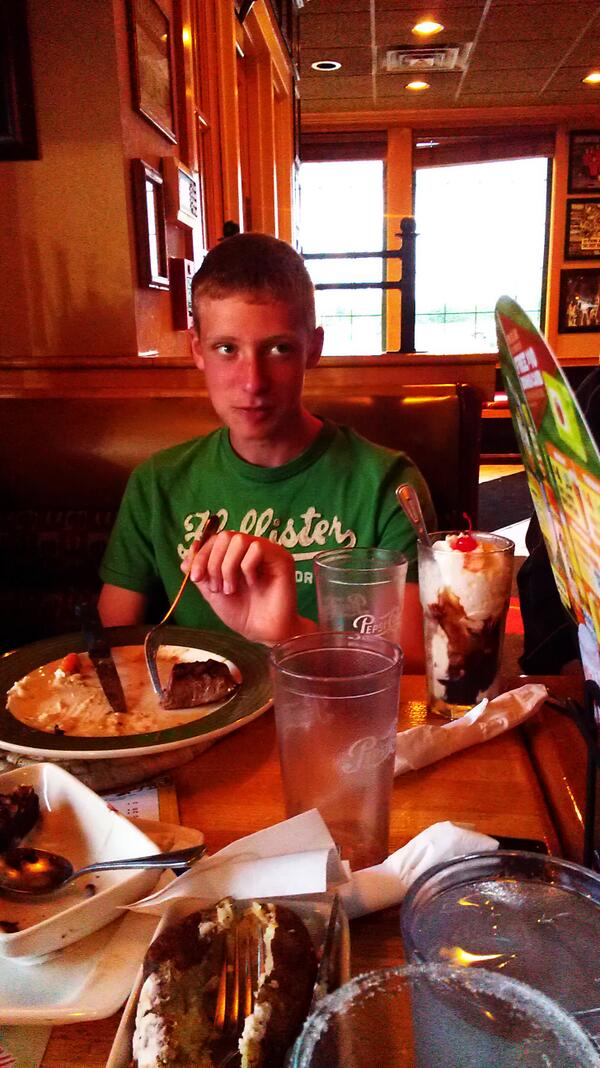 jgottfried's tweet photo. Happy happy birthday Logan. Love u kiddo @Logyloge http://t.co/GLIJKj52DQ