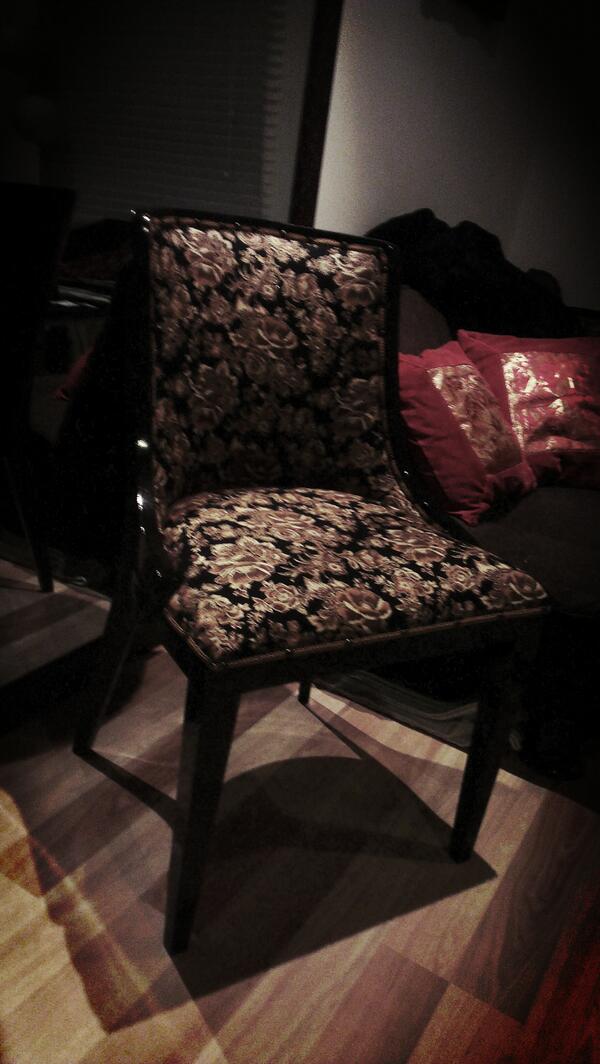 AnnaJosephiend's tweet photo. Finished mah chair :D super happy. http://t.co/YHqMoklMKB