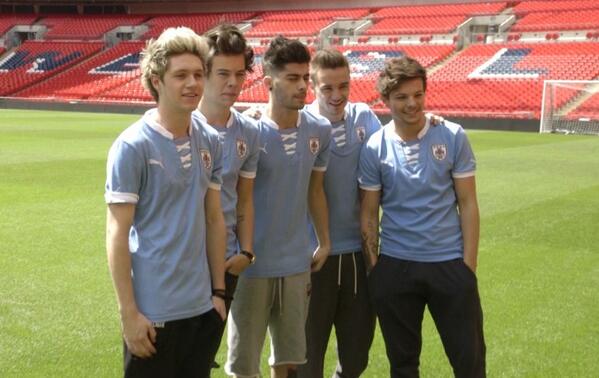 Los chicos con la remera de Uruguay<3