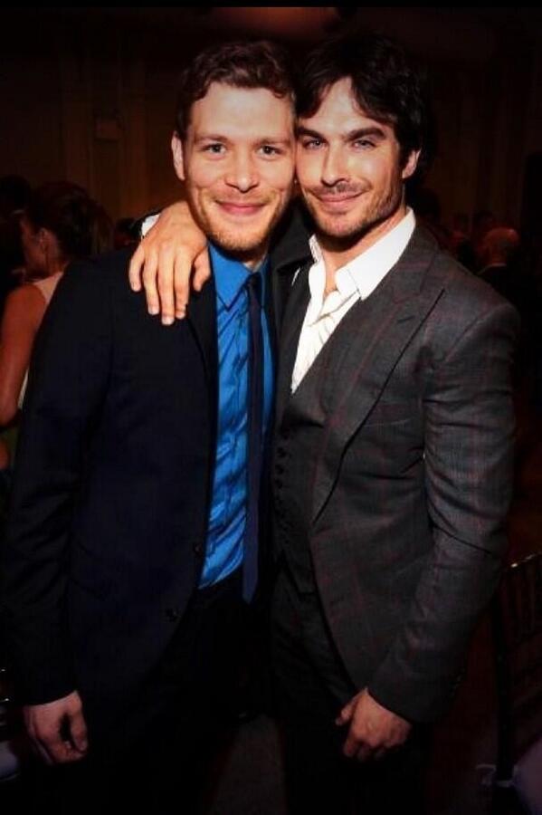 iStanForDamon's tweet photo. OMGGGGG THIS IS MY NEW FAV PICTURE. @JosephMorgan @iansomerhalder http://t.co/drIgvRR061