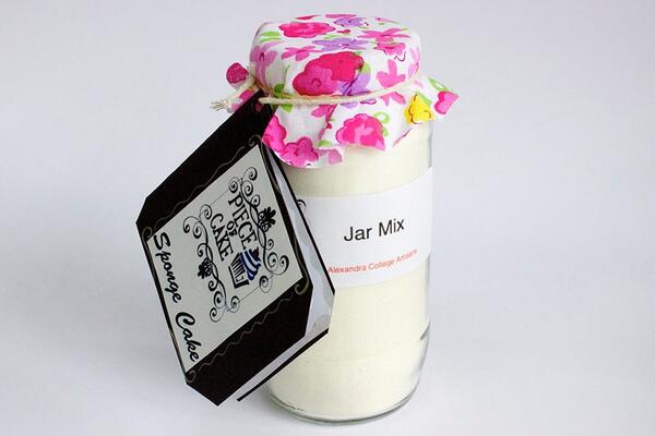 PieceOfCake4T's tweet photo. Sponge cake jar! http://t.co/9jYbSTINjm