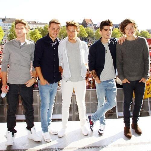 NoticeUs1D5SOS's tweet photo. TOO MUCH HOTNESS!! Asdfghjkl -S🍀 http://t.co/LKv1alJvcD
