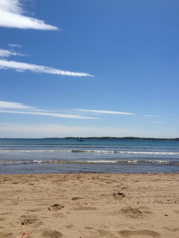 Endicott2016SGA's tweet photo. Perfect beach day a @EndicottCollege! Hope everyone is studying for finals and soaking up a little sun http://t.co/5tfvLJ4f5Y