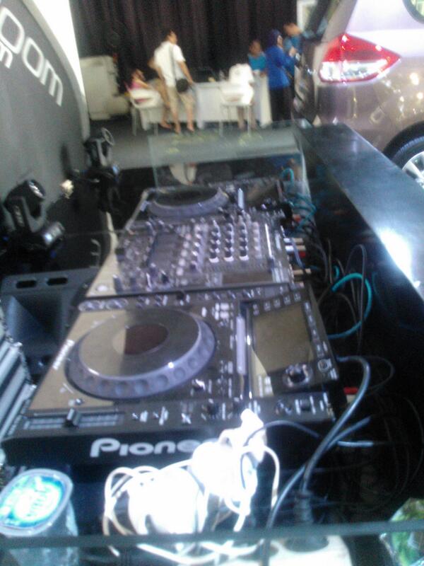 danymoh16's tweet photo. On the deck.. http://t.co/XAtRqbx5Qe