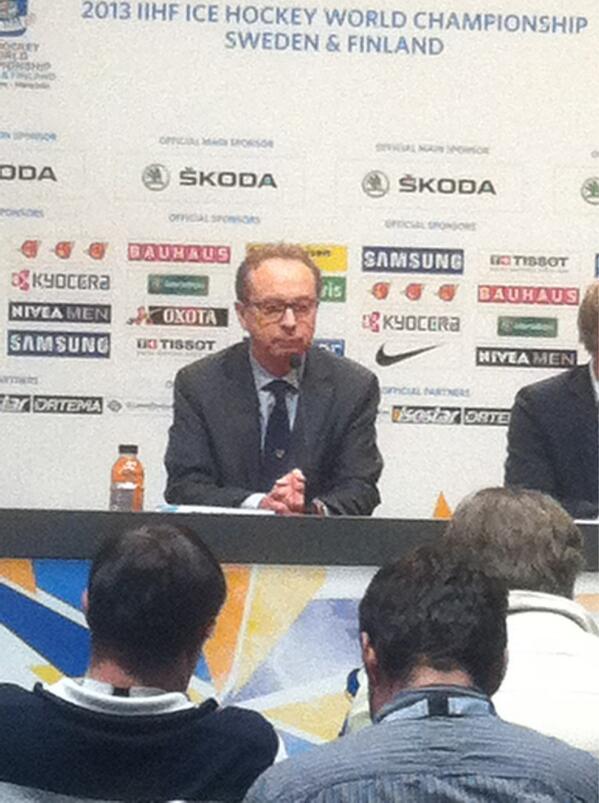 leifby's tweet image. Pelle Mårts på presskonferensen. Vilken glädje.