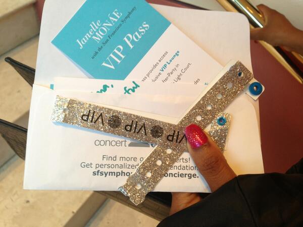 cora_l's tweet photo. Janelle Monae!!! With @fatimahattiya #symphonae thank you @SFSInsider http://t.co/iKY2xqnO8L