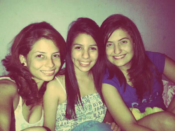 CGeness's tweet photo. Las Adoro. :* @MariaCarvajal94 @LeidyRuedaR http://t.co/ccxo2nnD9M