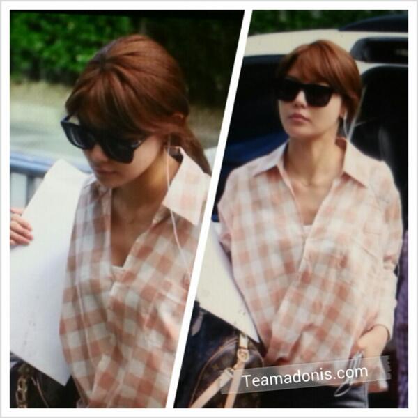 [PIC][17-05-2013]SNSD xuất hiện tại toà nhà KBS để biểu diễn tại chương trình "Music Bank Đặc biệt tập 700" vào sáng nay BKbTgJxCEAAcq2s