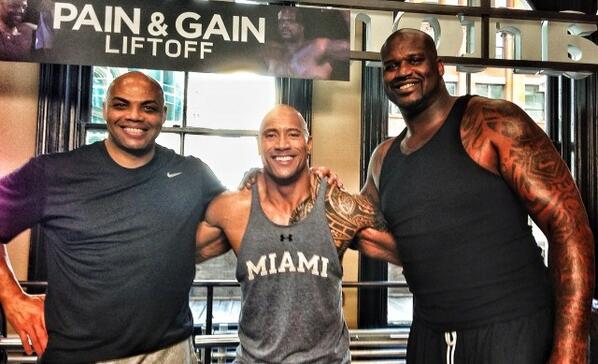 Cuánto mide Dwayne Johnson (The Rock)? - Altura - Real height