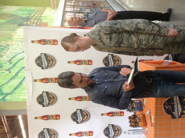 avhardtea's tweet photo. @AmericanPicker with America's finest. http://t.co/gAv27nuLro