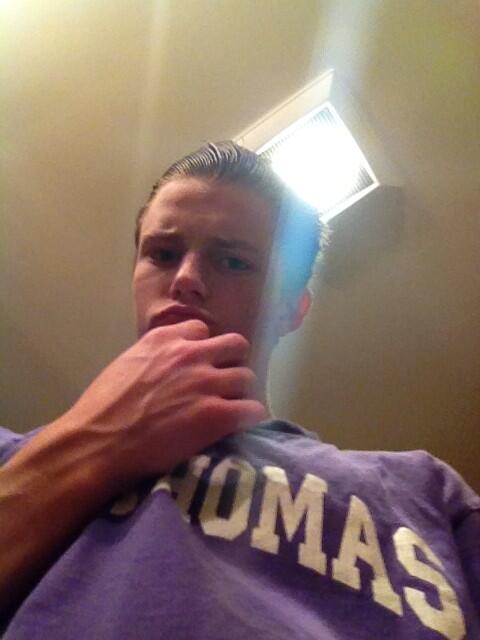 tomkolar_17's tweet image. Whos with me on the first #flowbackfriday? #manostyle