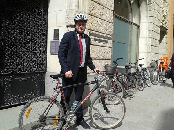 Стакгольм, 12 гадзін таму, прыехаў на сустрэчу ў Міністэрства замежных справаў