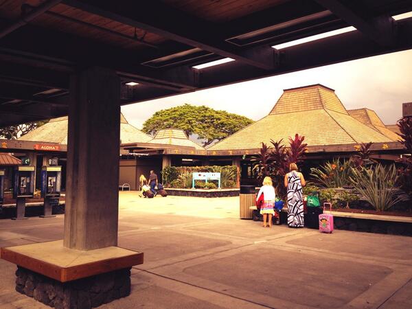 GregLoizou's tweet photo. Made it to Hawaii. All-outdoor airport is kinda weirding me out. It's awesome. http://t.co/Euzs6Fardm