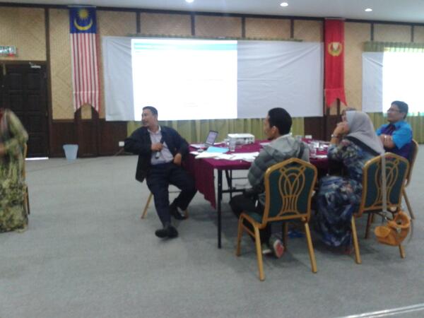 bpmkpwkm's tweet photo. pembentangan hasil perbincangan kump 5 Bengkel ISP siri 2.. http://t.co/lkEq1M1poh