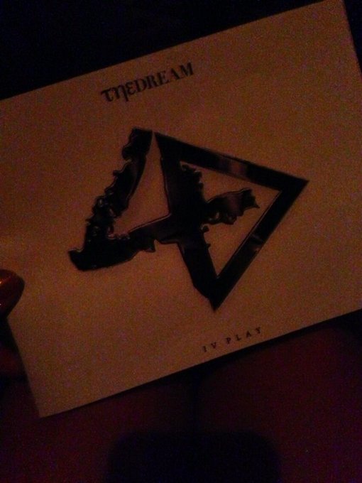 Dream album listening party... He always comes with 🔥🔥🔥👌😍 !!! http://t.co/F60MMMcqJL<a href="/tag/lastnight"class="tags"><span>#lastnight</span></a>