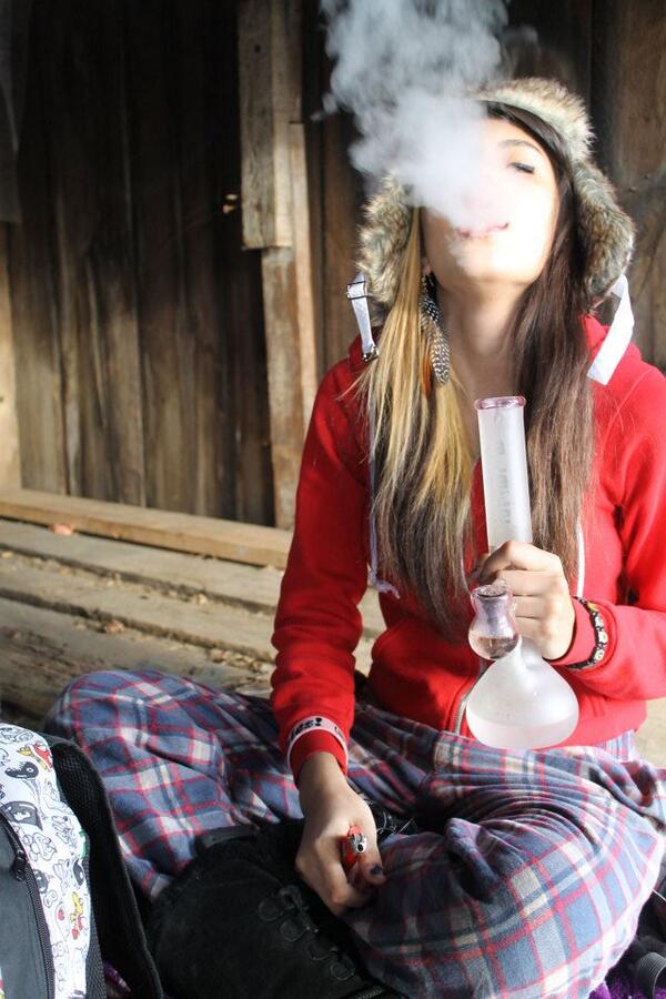 ChicksAndWeeds tweet picture