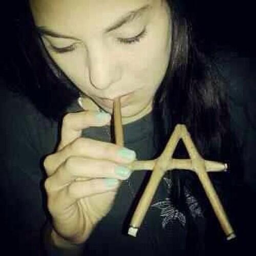 ChicksAndWeeds tweet picture
