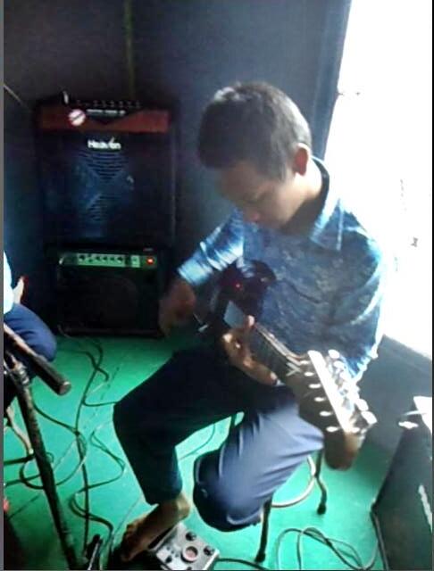 PopeyeBAND_'s tweet photo. @bagas_pongky tuh siapa tuh~ http://t.co/9m6Eo2HwEi