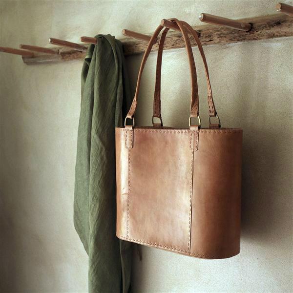 BrambleandFox's tweet photo. At last this gorgeous leather shopper has arrived - the patterned lining is divine! <3 http://t.co/raECoc9g2S http://t.co/kMImMbIGZ6
