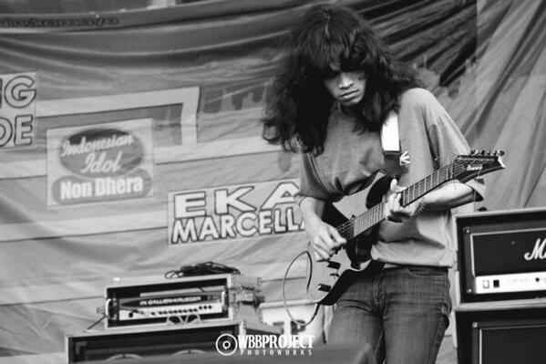 billsatya's tweet photo. @OfficialPSK at Pensi welfare SASI 2013 | @KILLINGMEINSIDE @kotaindramayu @OSISSASI photo by : @WBBProject http://t.co/aV0DucjDV9