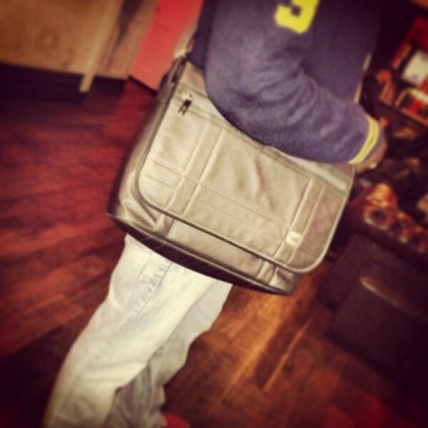 KnomoLondon's tweet image. We spot a Saxby! Our Videographer @ThatSPstudios rocks his knomo about London instagram.com/p/ZaI-SeigGz/ #stylethatworks