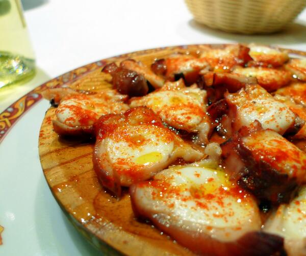 ¿Hace un pulpo a la gallega para celebrar que rozamos el fin de semana? Además, tenemos menú por 8,5€. #Torrelavega
