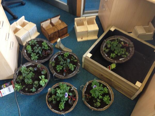 CSC_Crewe's tweet image. Getting ready for tomorrow&apos;s fair #GreenandThings #SocialEnterprise #StBarnabus
