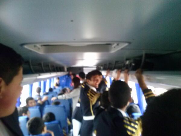 BandaDonBosco's tweet photo. En el bus, luego de una exitosa presentacion http://t.co/z5YaxecNcD