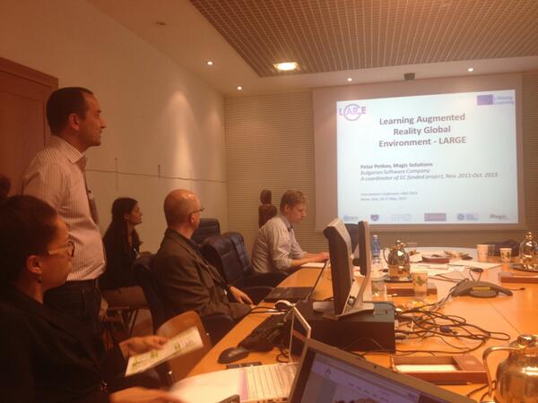 ProjectLARGE's tweet image. Petar is presenting the #augmentedreality project LARGE to the #LINQ2013 conference