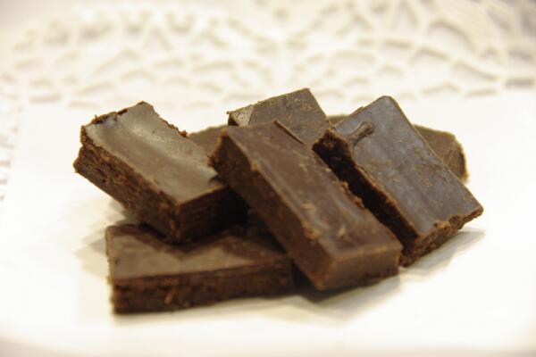 CFrigoulette's tweet photo. Les petits délices Bio et Equitable, 66% de cacao, pure origine Sao Tomé, à déguster sans hésiter !! http://t.co/tyD6Q7X1Un
