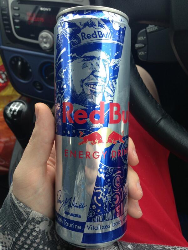 kn16htyboy's tweet photo. Just drank all of this beast :) #sugaroverload http://t.co/YWIvyo5Om8