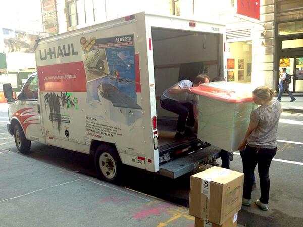 AlsoProject's tweet image. Mysterious #orange deliveries... #wanteddesign #sweat @uhaul