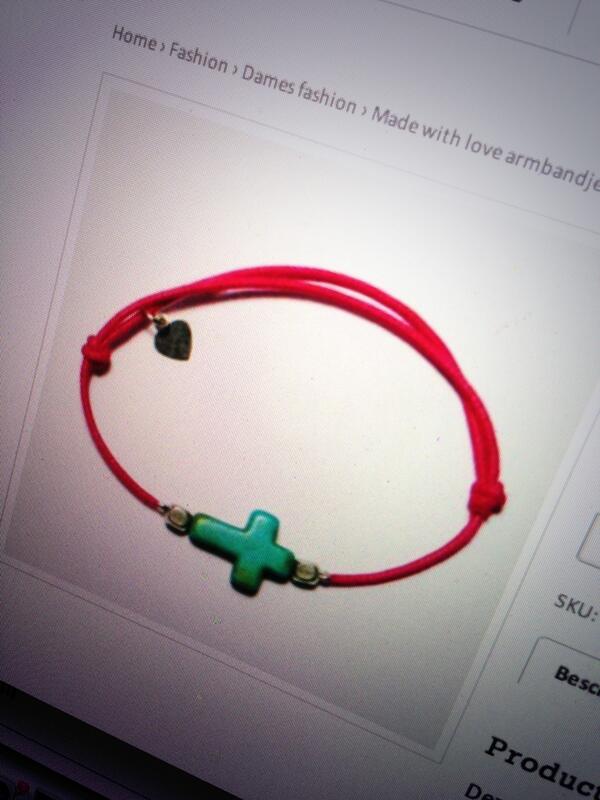 stuffyouwantNL's tweet photo. Made with love armbandjes! Nu tijdelijk voor maar 7 euro per stuk! http://t.co/8oVUnIlwsc