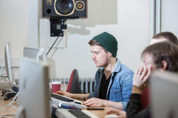 UHIPerth_'s tweet image. Got a music honours degree? Sign up for our new MMus in Music (musicology or composition). bit.ly/YOGzdQ