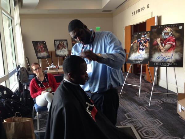 Topps's tweet photo. Our man @FlashGoodwin making sure he is looking good for the #NFLPA #PremierePremiere @popularnobodyjm http://t.co/XPCQccRh4a