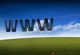 RunBoraMG's tweet photo. Dia internacional da #Internet! Será que hoje viveríamos sem ELA? #computador http://t.co/YjUWWL1GxS Nossa homenagem! http://t.co/XRgrUfpgA1